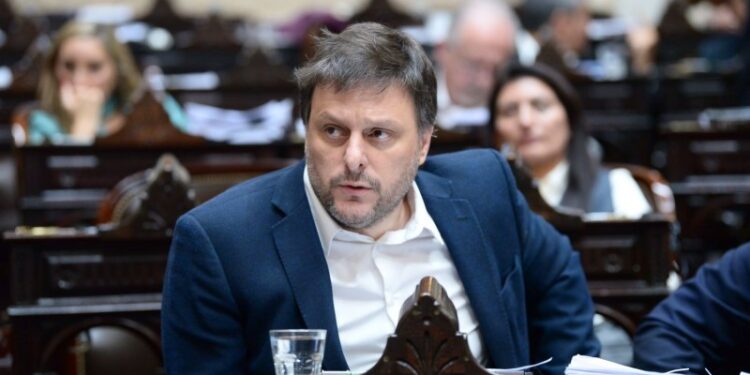 Contra Karina Milei, Santoro dice: Si roban a discapacitados, roban a todos