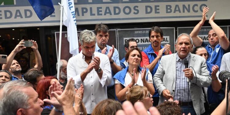 Paritarias: Bancarios acuerdan aumento, inicial a $1.895.000.