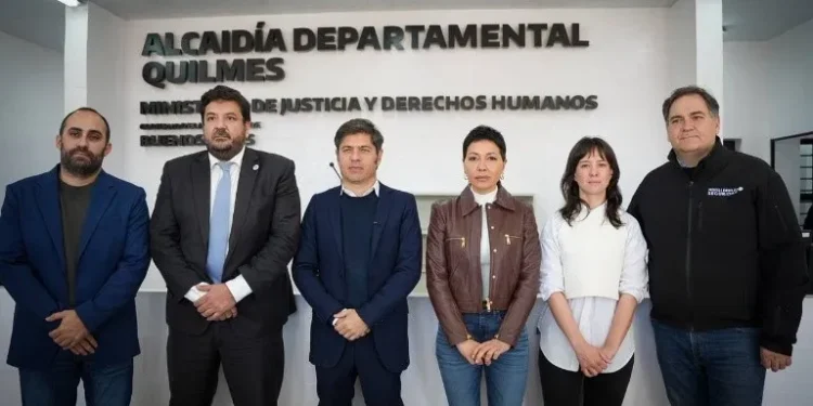Axel Kicillof y Mayra Mendoza en la inauguración de Alcaidía en Quilmes.