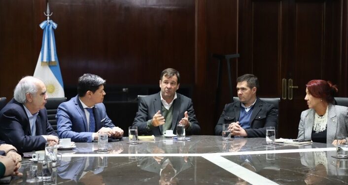 Renuncia en Secretaría Pyme y cierre del área por el Gobierno.