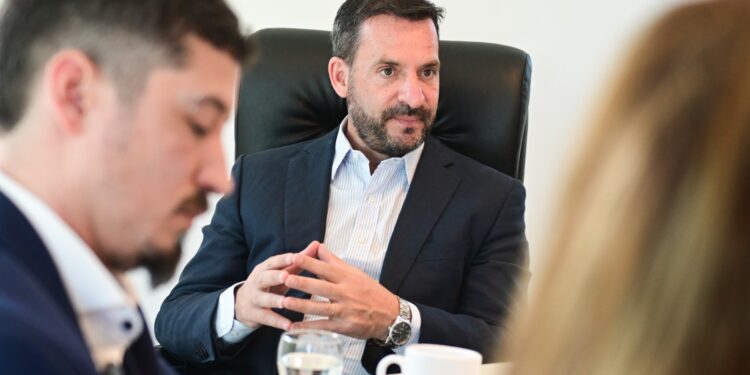 Mano firme, coraje y decisión política contra el delito: Ariel Sujarchuk presentó proyectos de ley contra la reiterancia de detenidos y para frenar la venta libre de armas semiautomáticas