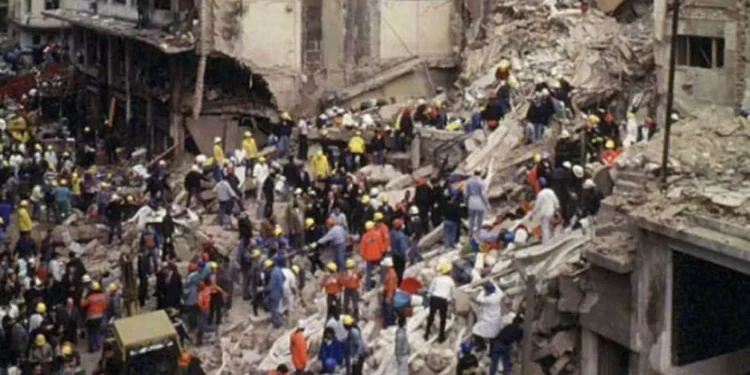 Confirman juicio a iraníes prófugos por la AMIA