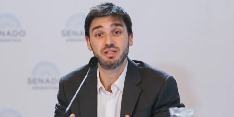 El gobernador Torres cuestiona al Gobierno y busca una salida.