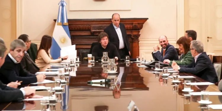 Tras octubre, Milei anuncia ajustes en Gabinete y desmiente internas.