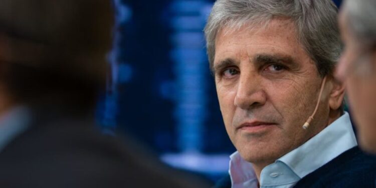 Caputo: “El lunes no pasa nada” con la divisa