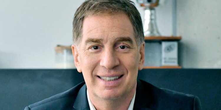 “Disfruto de hablar”: Santilli y Milei, un encuentro clave.