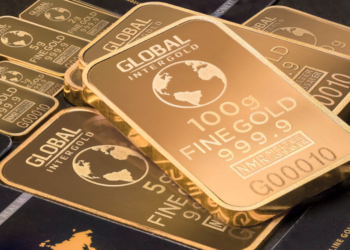 Inversión histórica en oro: ETFs suman 8.000 millones de dólares.