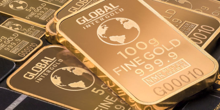 Inversión histórica en oro: ETFs suman 8.000 millones de dólares.