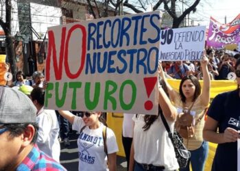 Universitarios alertan: 44% de pérdida salarial