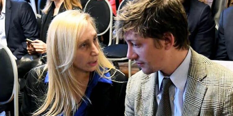 La interna de la Casa Rosada golpea la SIDE.