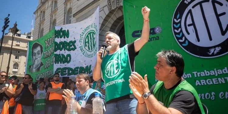 ATE ratifica: 90% de paro en protesta contra la reforma.