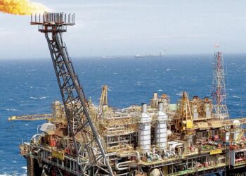 Tensión baja, precio del petróleo cae.