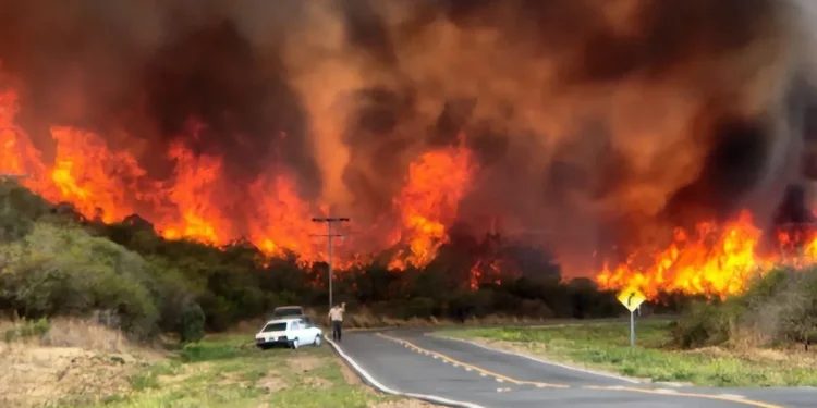 El gobernador de Chubut y el 85% de contención del fuego.