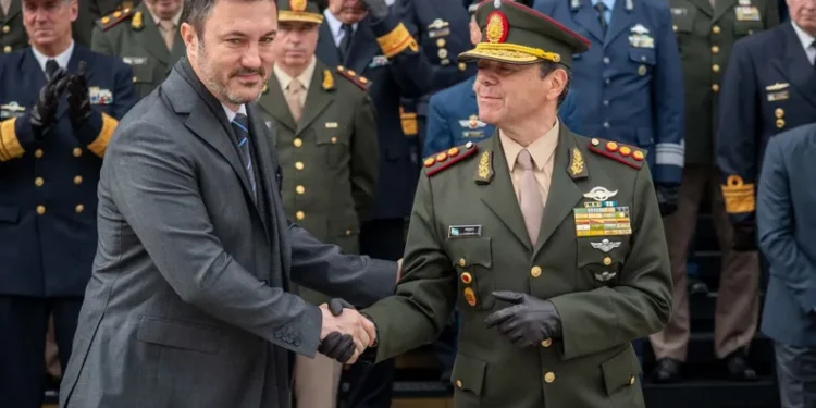 Obra social militar en jaque: la crítica a Milei y Petri.