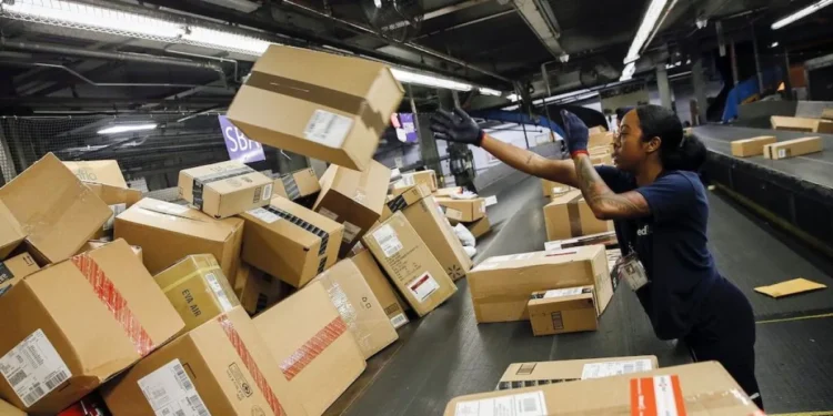 Compras vía web: importaciones por courier, +274%.