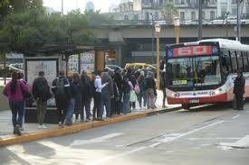 Gobierno inicia consulta por el alza en el precio de colectivos.