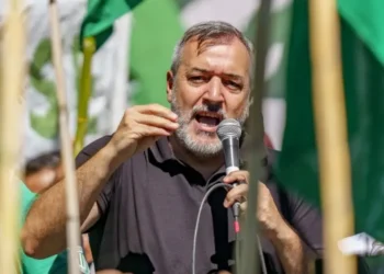 Batalla gremial: Aguiar y Moyano forman frente opositor a Milei.