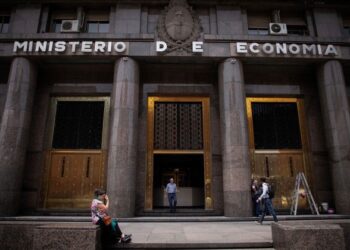 Desembolso estatal en mínimos: 14,5% del PBI en 2025.