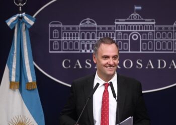 Manuel Adorni adquiere un departamento en Caballito por USD 230.000, financiado mayormente por dos jubiladas