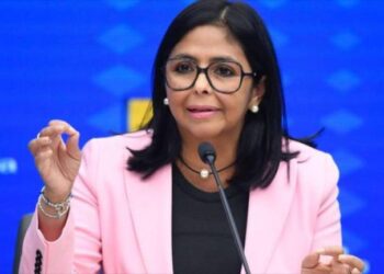 Una red de canales en YouTube promociona la propaganda de Delcy Rodríguez desde Argentina