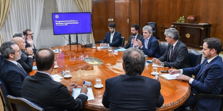 Análisis de Caputo y Reacciones de Economistas sobre la Situación Laboral