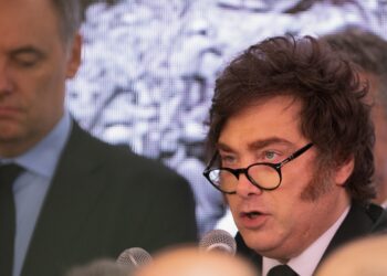 Milei respalda a Adorni y busca retomar la agenda política en medio de la presión opositora