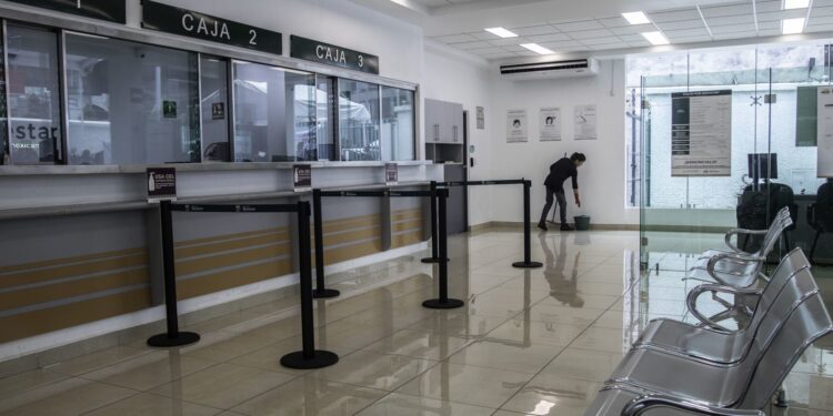 Los bancos intensifican el cierre de sucursales ante dificultades de cobro de créditos