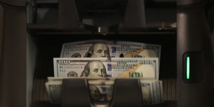 El dólar alcanzó los $1.440 en el Banco Nación: cinco factores detrás del aumento