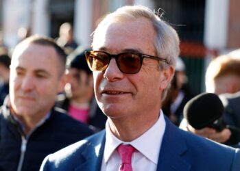 El líder británico Nigel Farage planea reunirse con Javier Milei en Argentina