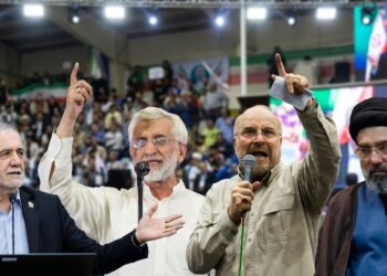 Divisiones en el Parlamento de Irán complican las negociaciones nucleares con Estados Unidos