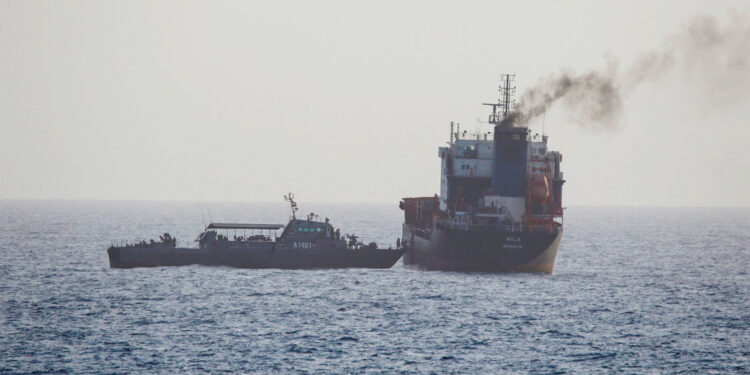 [Ultimo-momento] El valioso secreto de las navieras para cruzar el estrecho de Ormuz: “Pasan más barcos de lo que se cree”