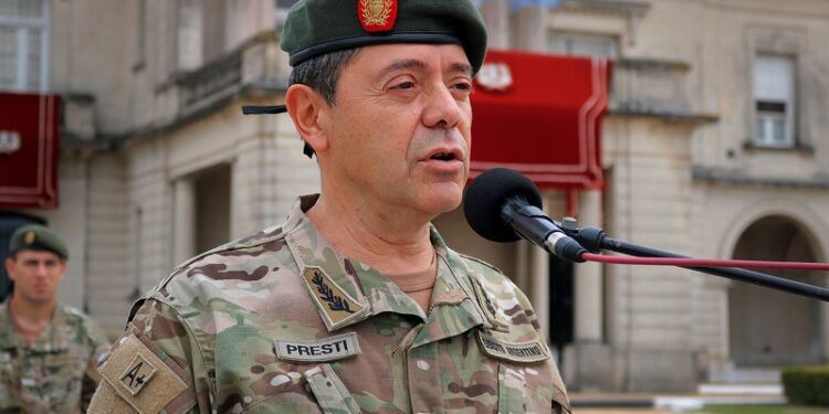 El ministro de Defensa reestablece la contrainteligencia militar y anula una norma de 2006