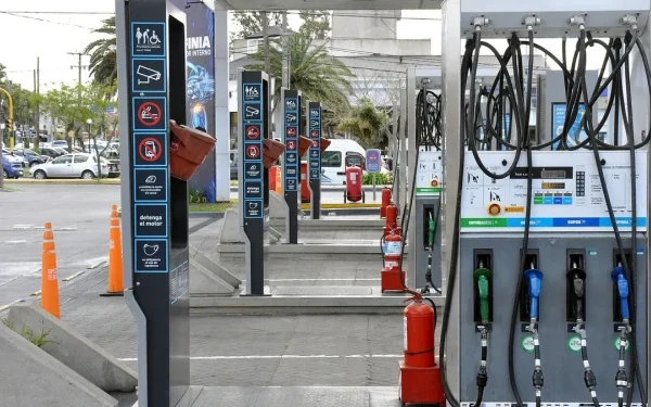 Doble impacto en mayo: el Gobierno subió el impuesto a los combustibles y las tarifas de gas.