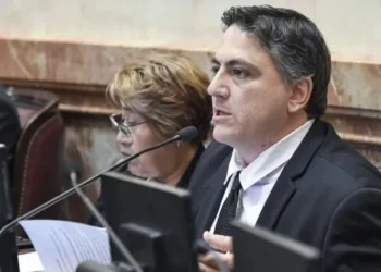 La “tremenda” grieta del caso Adorni: Un senador de La Libertad Avanza admite el impacto negativo.