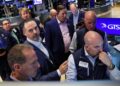 Jornada financiera: aumento del riesgo país en un contexto de caída en Wall Street por tensiones en Medio Oriente