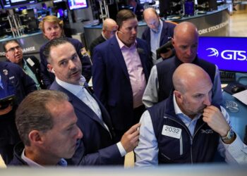 Jornada financiera: aumento del riesgo país en un contexto de caída en Wall Street por tensiones en Medio Oriente