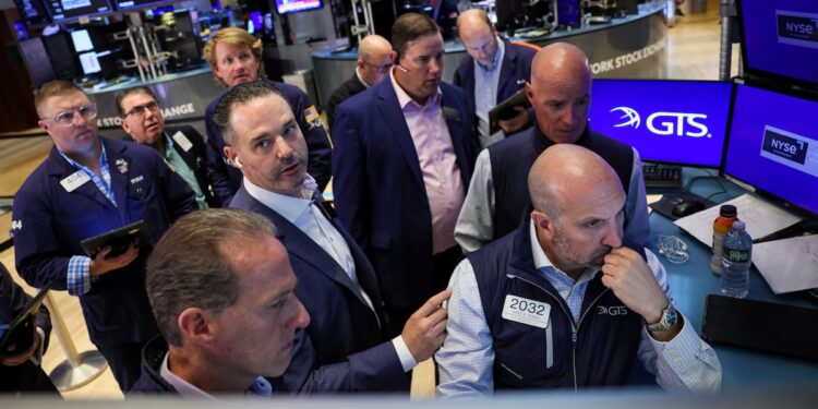 Jornada financiera: aumento del riesgo país en un contexto de caída en Wall Street por tensiones en Medio Oriente