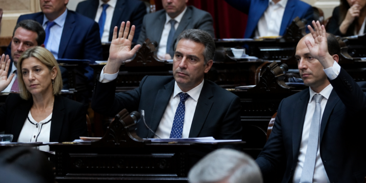 El oficialismo busca aprobar modificaciones en Zona Fría y contrarrestar la interpelación a Adorni
