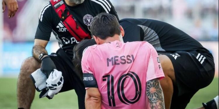 Lionel Messi se retira del campo por una molestia muscular durante el partido del Inter Miami