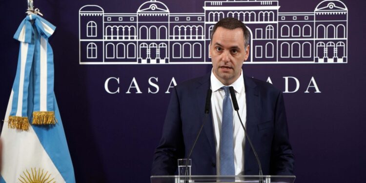Nuevos Detalles sobre el Alquiler de la Propiedad de Manuel Adorni en el Country Indio Cuá