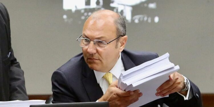 Se aprobó el juicio político y se suspendió al juez Salmain, acusado de recibir sobornos