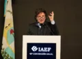 Javier Milei Defiende su Plan Económico en el Congreso Anual del IAEF