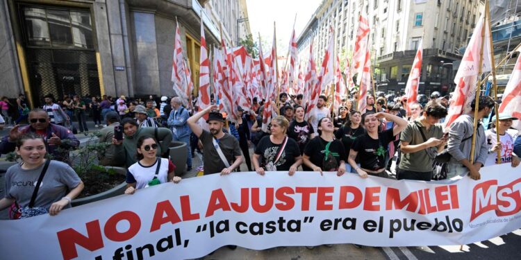 Las dos CTA se convocan en Plaza de Mayo en rechazo al ajuste de Javier Milei