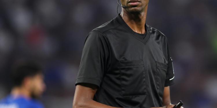 El árbitro somalí Omar Artan dirigirá la Supercopa de Europa 2026 tras su controversia en Estados Unidos