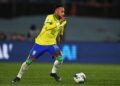Neymar preparado para enfrentar a Escocia con Brasil