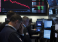 Nueva caída en mercados, el riesgo país supera los 500 puntos