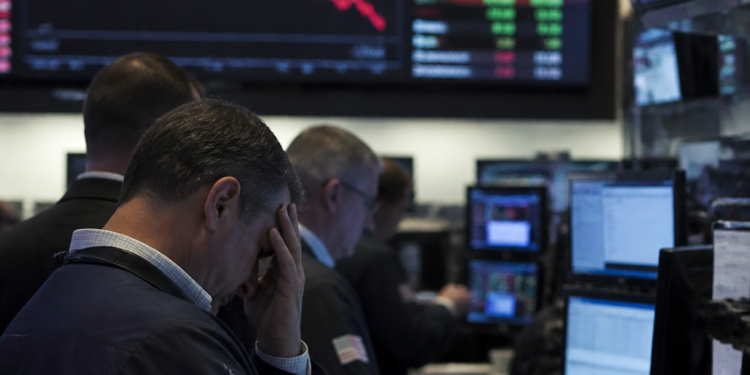 Nueva caída en mercados, el riesgo país supera los 500 puntos