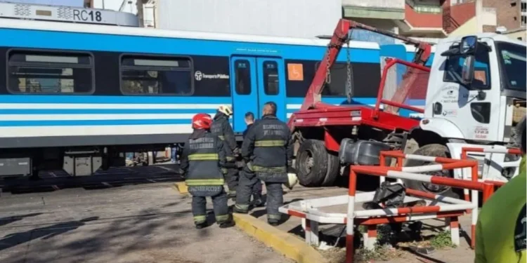 Accidente de camión en Villa Devoto: el conductor resultó con heridas leves