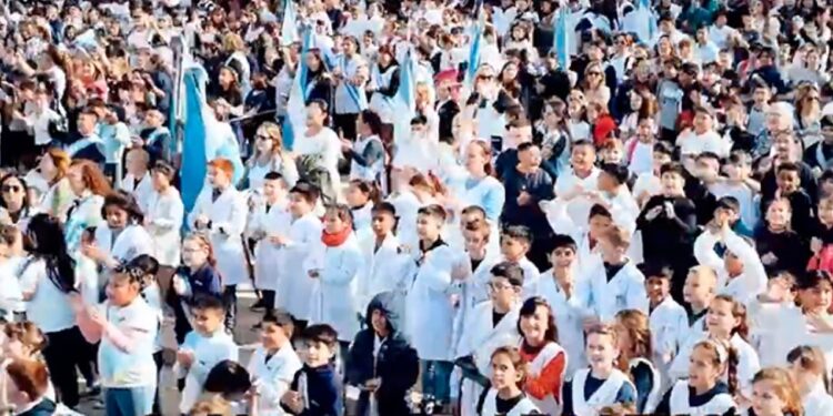Más de 5000 niños celebraron el cumpleaños de Lionel Messi en Rosario
