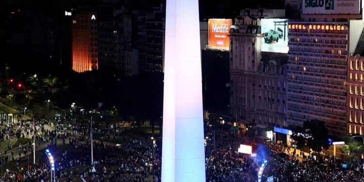 Celebración en el Obelisco: paraguayos festejan el histórico triunfo en el Mundial 2026